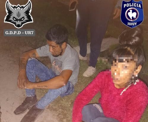Arrebatadores fueron llevados a la comisaría tras robarle el celular a un peatón  