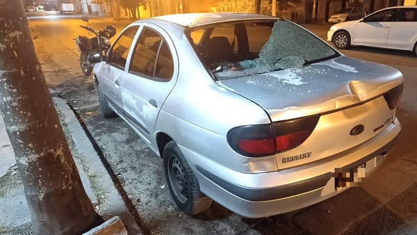  Dos detenidos tras romper un auto en barrio Mariano Moreno