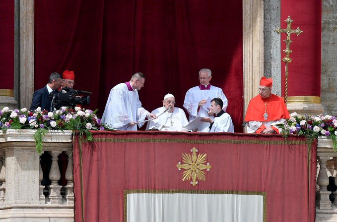 El papa Francisco deseó una «buena Pascua» desde la basílica de San Pedro