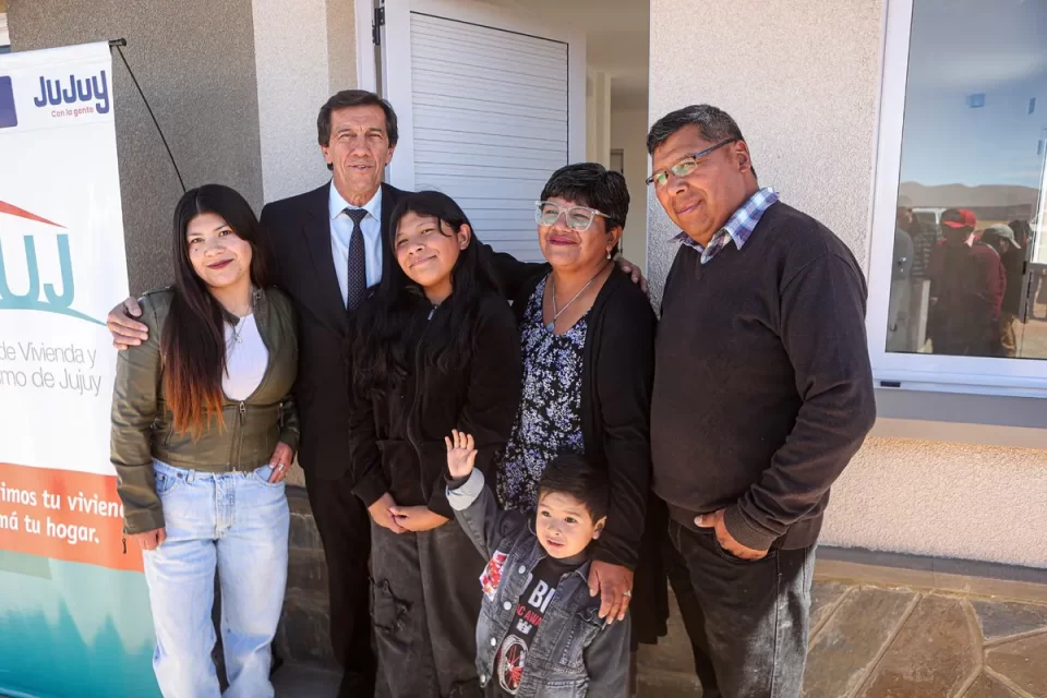 Sadir entregó las llaves de las viviendas a familias de Abra Pampa