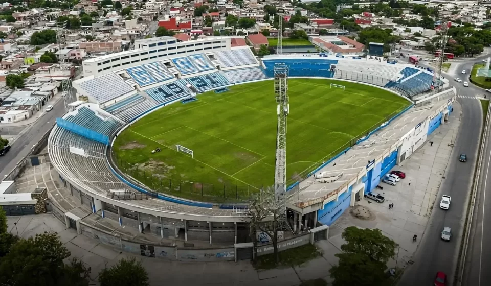 El «Lobo» jujeño recibe a Gimnasia y Esgrima de Mendoza con el sueño de alcanzar la punta