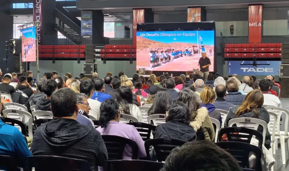 «Cachito» Vigil dictó una charla que abarcó su paso por la práctica deportiva y enseñanzas de vida