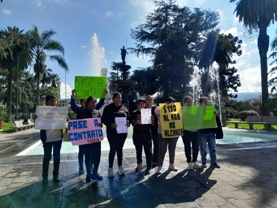 Personal de escuelas exige mejoras a salarios que «no superan los 190 mil pesos»