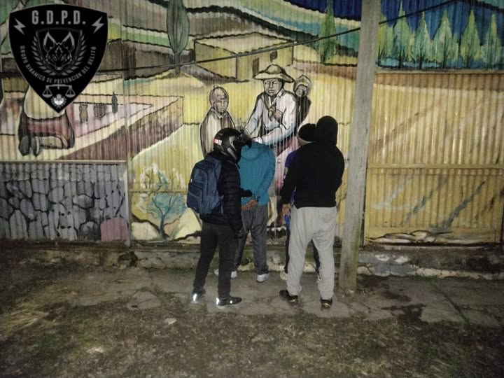 Dos arrebatadores fueron detenidos en pleno centro capitalino