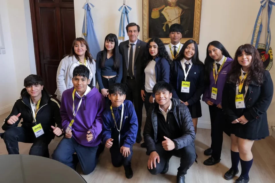 Sadir recibió a los estudiantes jujeños que brillaron en la Feria del Libro con «Historias que dan miedo»
