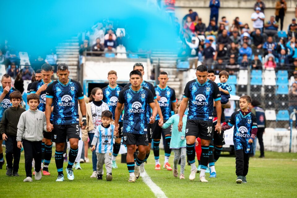 Gimnasia muestra sus dotes de líder en un torneo de marcada paridad