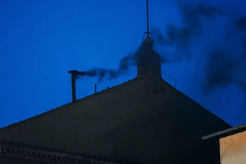 Fumata negra: no hay papa tras la primera votación del cónclave