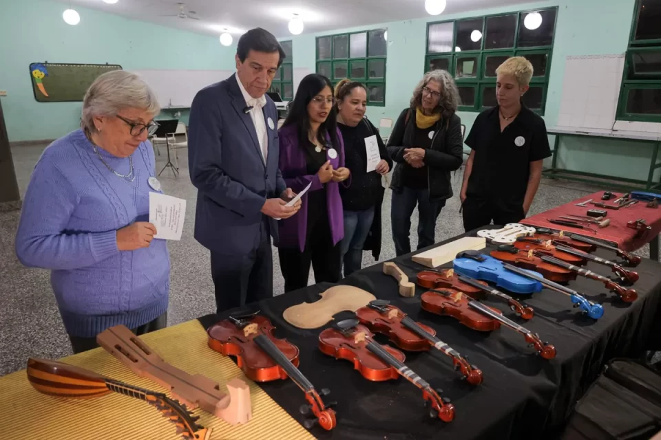 Sadir en la Fundación Música con Alas entregó instrumentos y disfrutó de una muestra artística