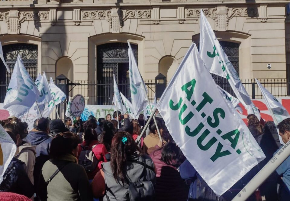 Jujuy: Paro y protesta de trabajadores de la sanidad contra el 2% de aumento