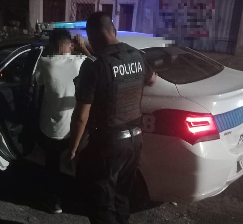 Detienen a un violento sujeto que amenazaba con un machete