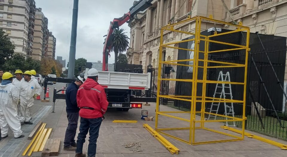 Ajustan detalles para iniciar el traslado de las esculturas de Lola Mora