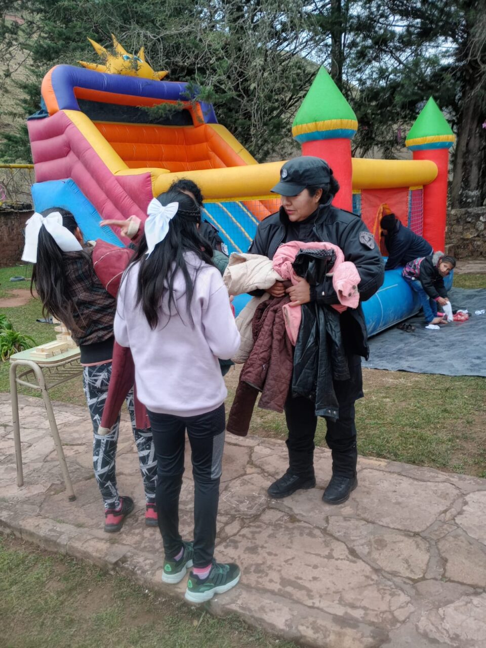 Una visita que llenó de alegría a la escuelita de San Bernardo