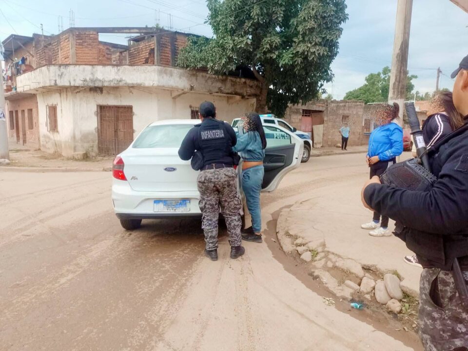 Conducía ebria y por poco choca a un móvil policial en Libertador: fue arrestada