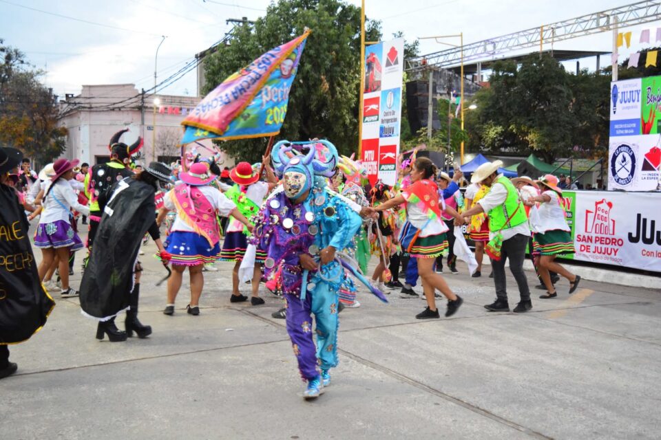 San Pedro de Jujuy: La alegría y el color del corso de Invierno deleitó a más 6 mil personas