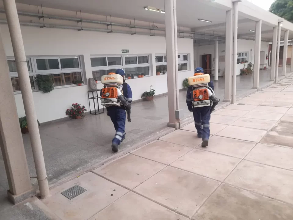 Se realizan tareas de desinfección en escuelas en toda la provincia