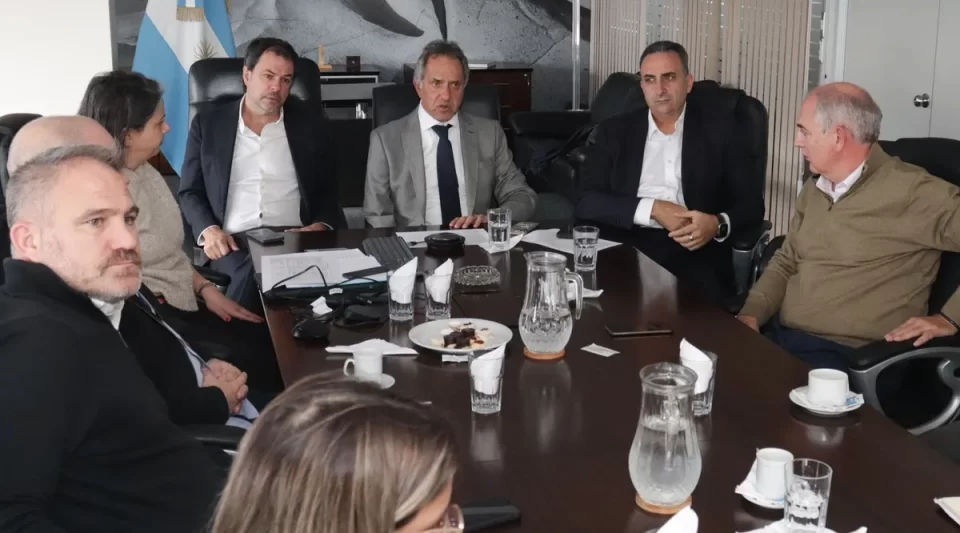 Estrategias conjuntas para atraer más turistas extranjeros al país