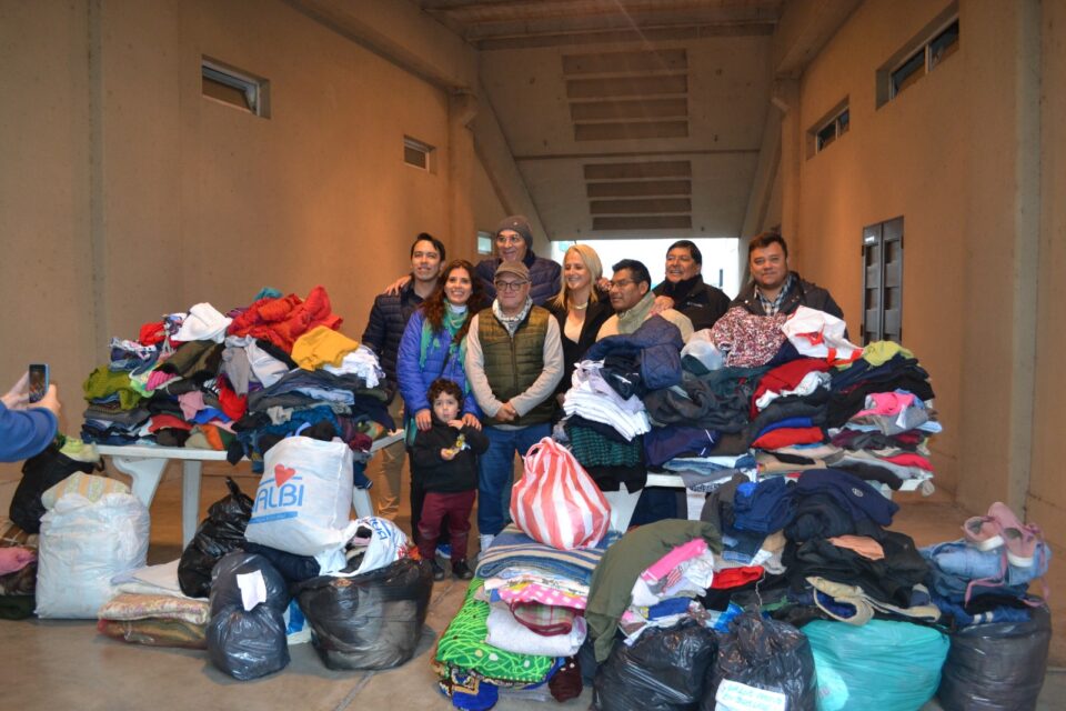 Gimnasia entregó ropa de abrigo a quienes más lo necesitan