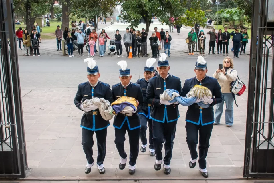 Bandera Nacional de la Libertad Civil: se realizó el tradicional cambio de Guardia de Honor
