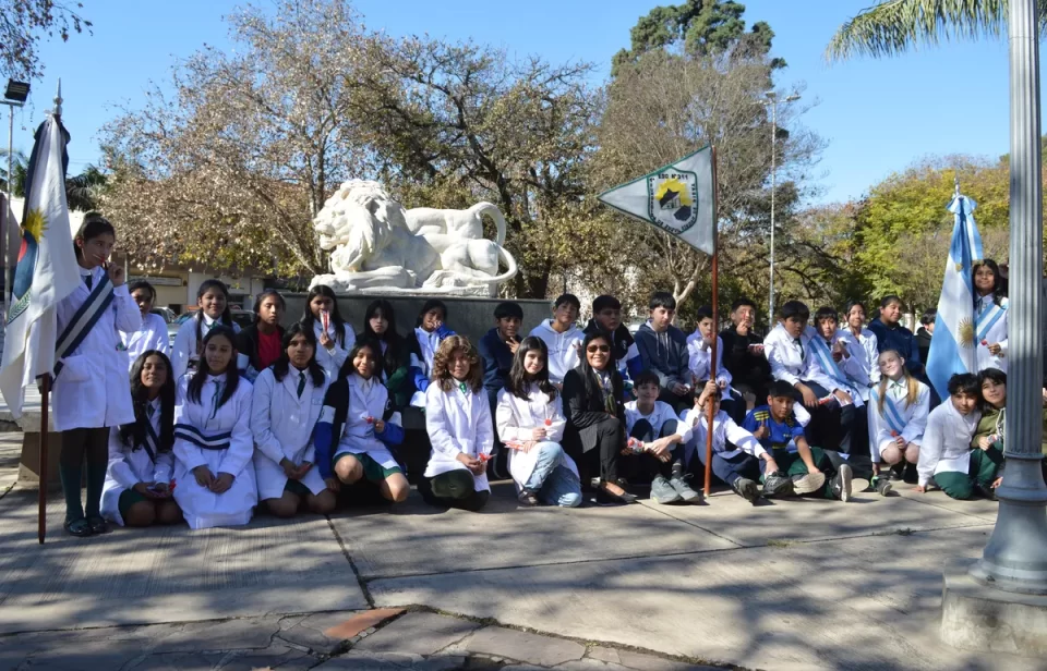 Admiración y homenaje al legado de Lola Mora en barrio Ciudad de Nieva