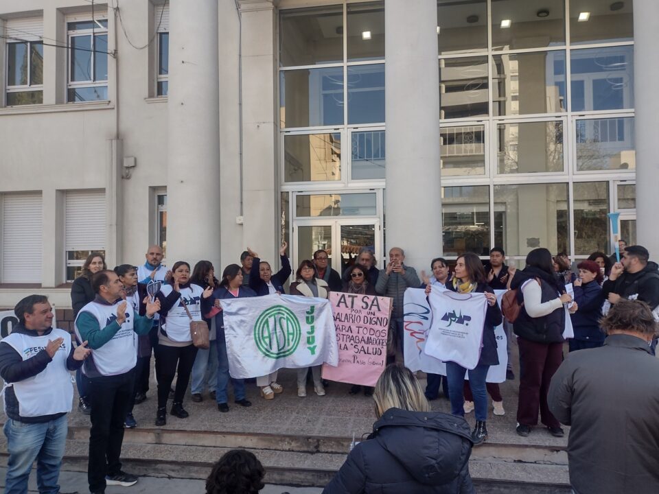 «Ruidazo» de trabajadores de Jujuy en defensa de la salud pública