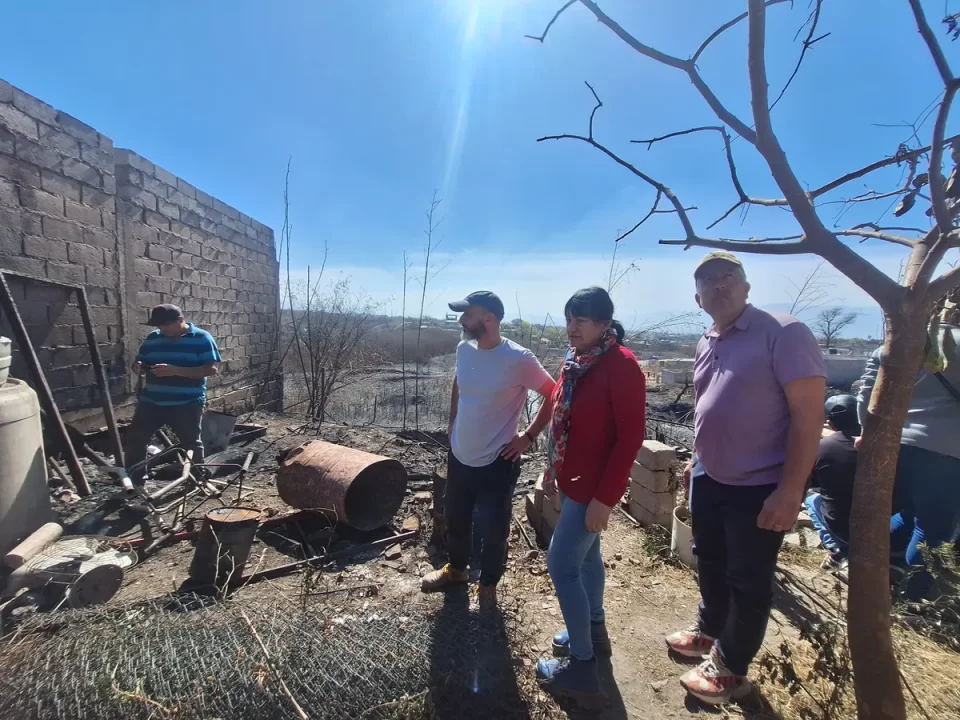 Brindan asistencia a familias afectadas por los incendios en barrio Alto Comedero