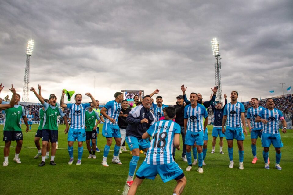 Gimnasia venció al Cuervo salteño y quedó en la cima del torneo