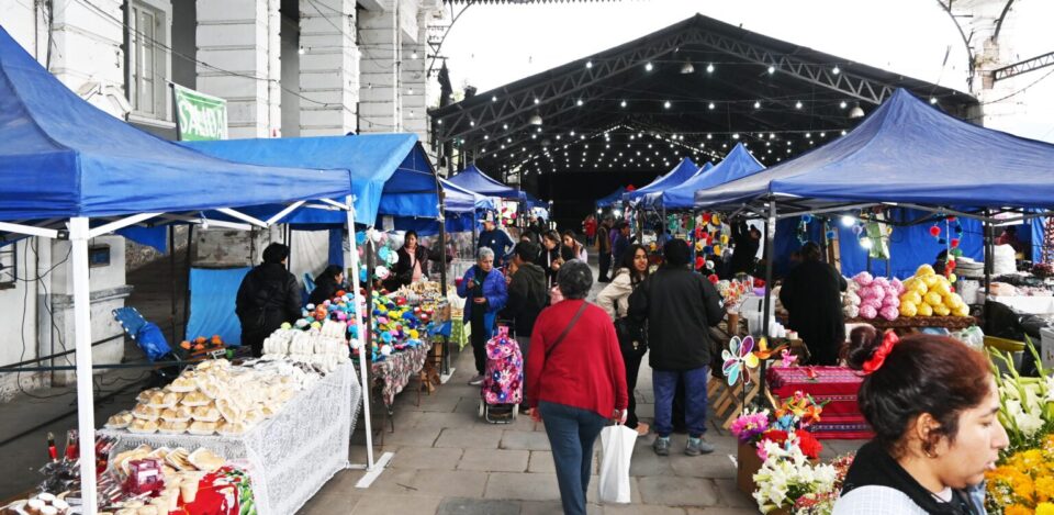 Con buena concurrencia de jujeños, quedó habilitada la feria de ofrendas