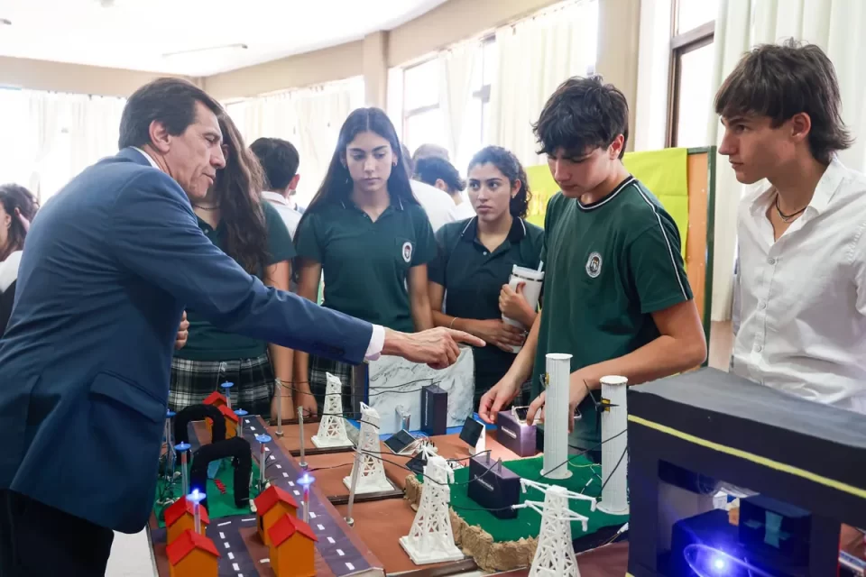 Sadir visitó la muestra de tecnología y robótica del Colegio José Hernández