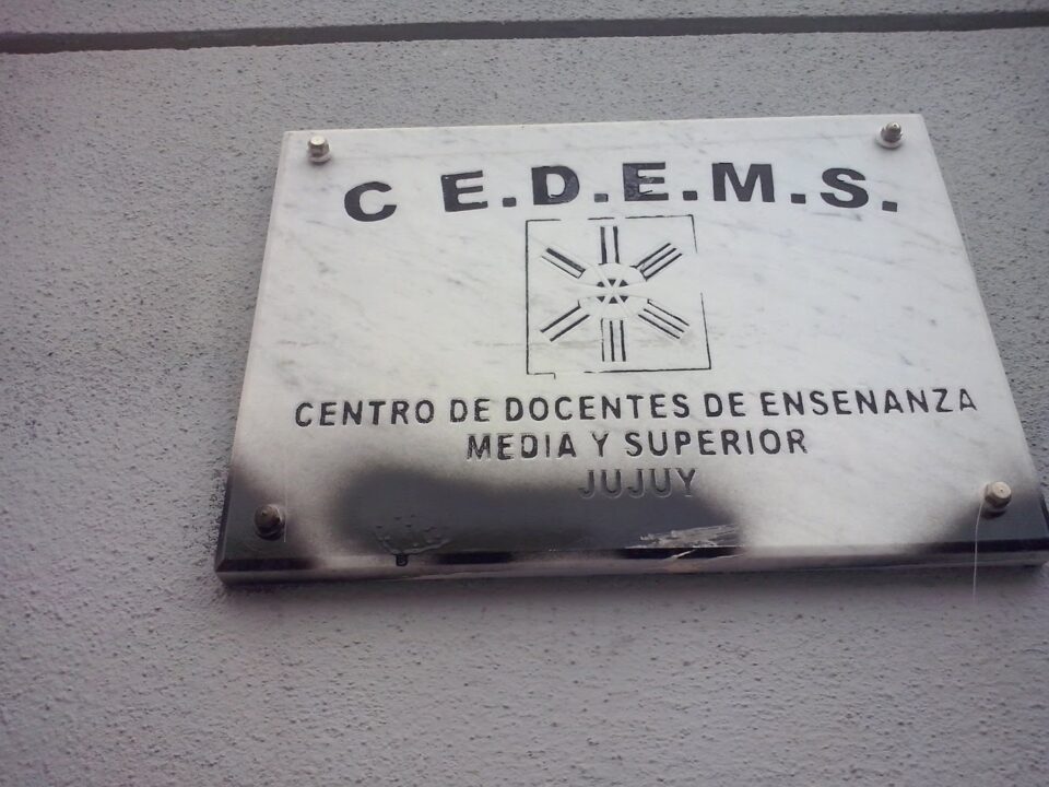 Docentes de nivel medio de Jujuy marchan por «paritarias reales»