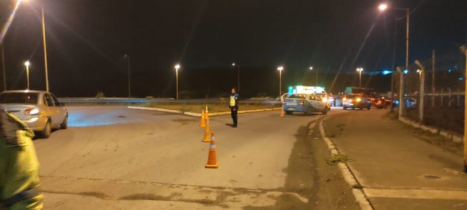 Colisionan contra otro auto y huyen sin prestar auxilio