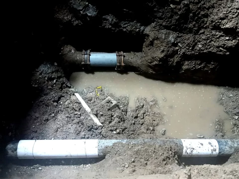 Conexión clandestina de agua y cloaca perjudicó a todo el Barrio Savio de Palpalá