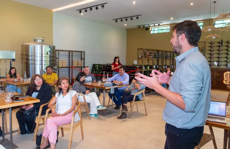 Bodegas y municipios fortalecen el enoturismo en jornada de capacitación