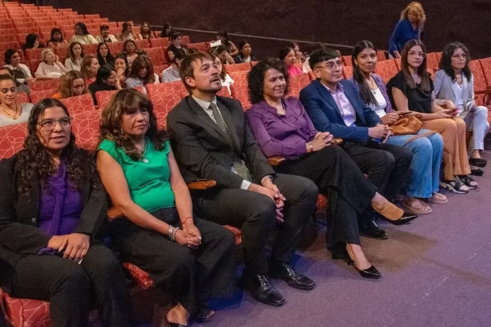 «Deconstruyendo Caminos»: el Consejo de Mujeres acompañó presentación del libro