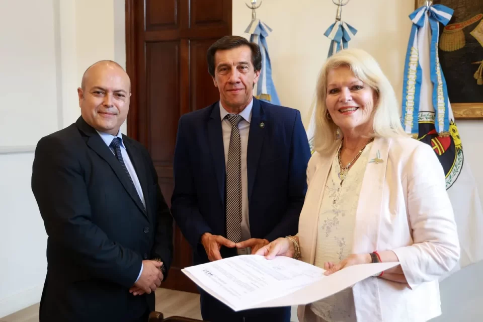 Sadir entregó decreto de personería jurídica a JUTOF