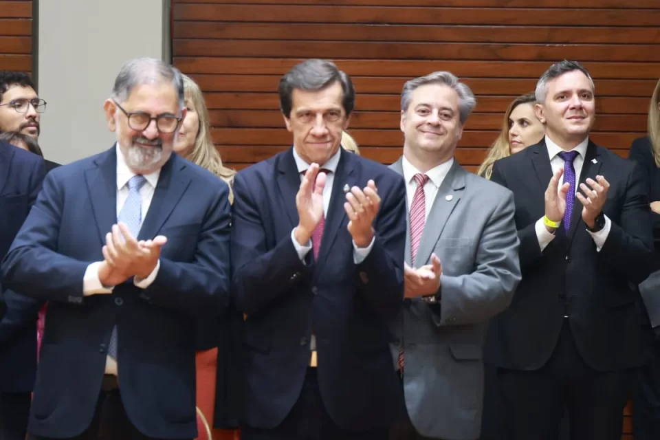 Sadir asistió al acto de juramento de los nuevos diputados provinciales
