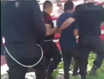 Policías rescatan a un joven del borde de un canal de riego en Perico