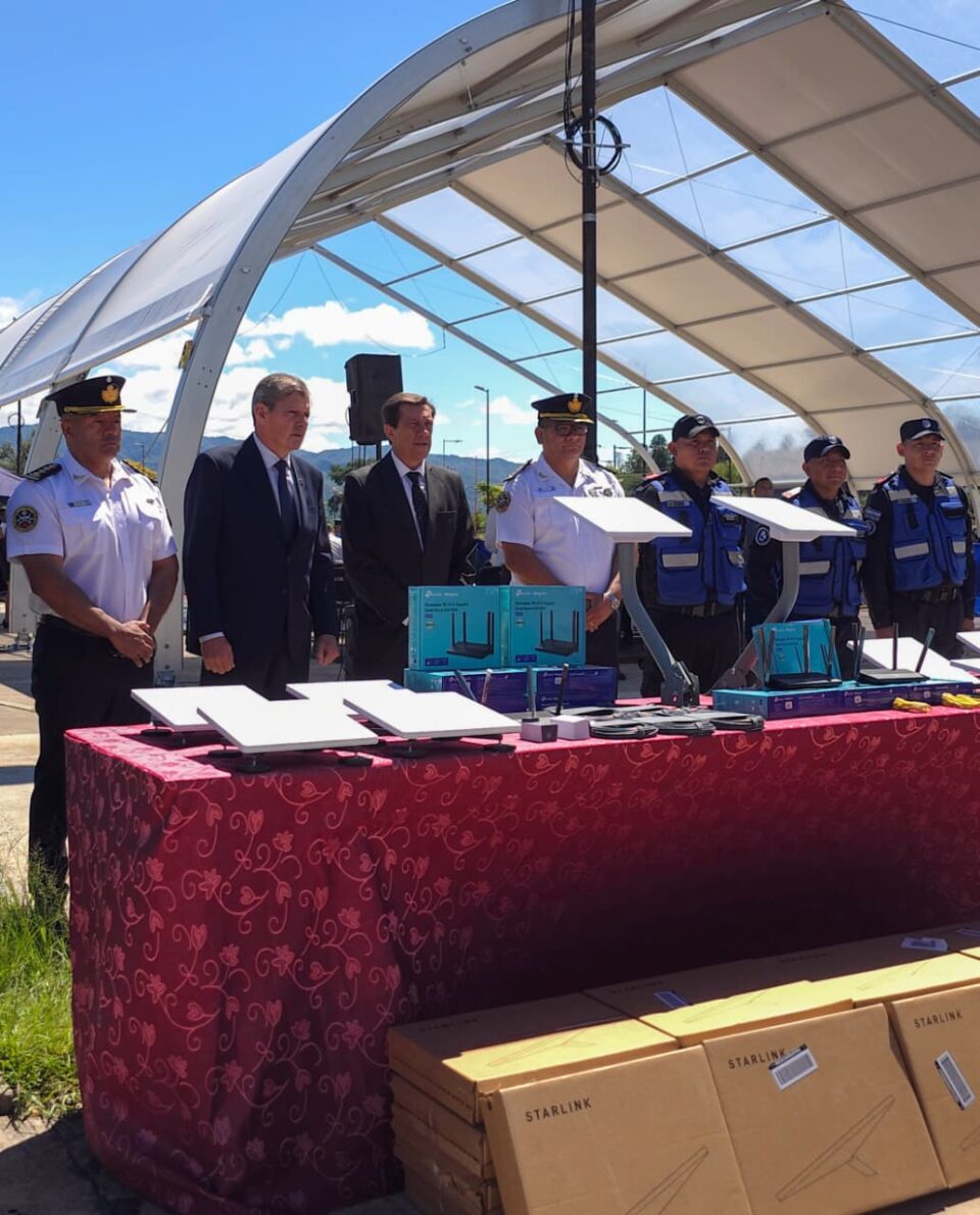 Dotaron de antenas Starlink a vehículos de la Policía de Jujuy