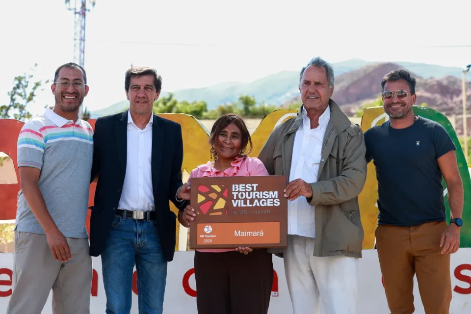 Maimará recibió la placa que lo reconoce como uno de los pueblos más lindos del mundo
