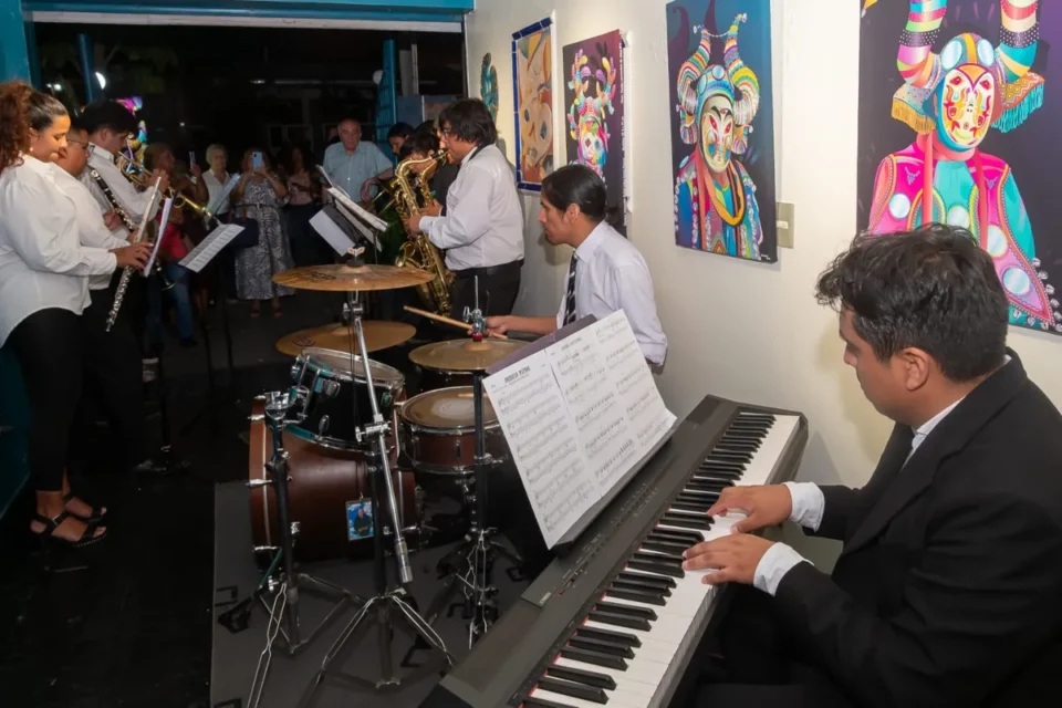 Quedó inaugurada la muestra «El Diablo Anda Suelto»