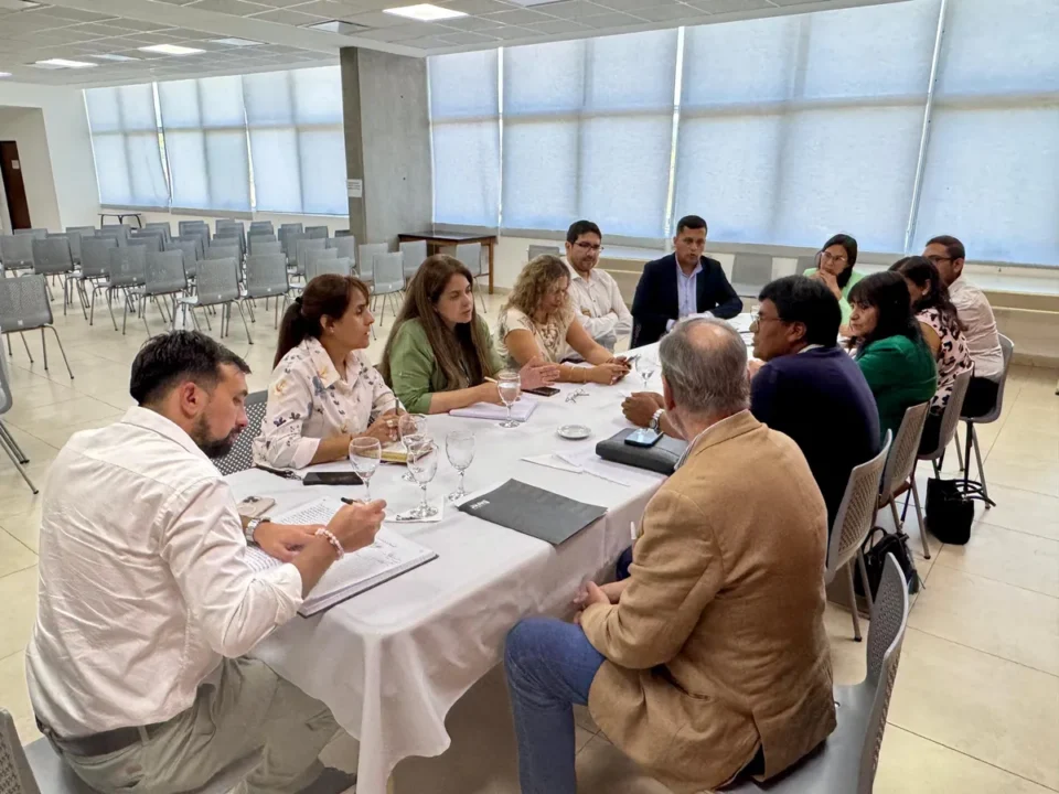 Procuran mejores condiciones de traslado de docentes rurales